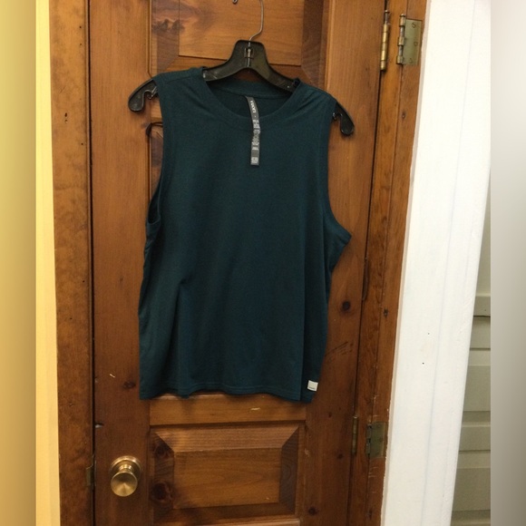 VUORI TOP, NWOT, SIZE LARGE - Picture 1 of 5